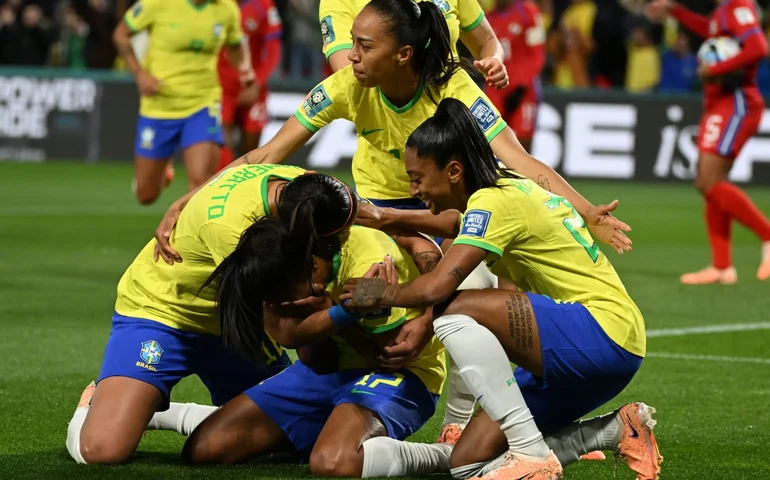 Jogadoras do Brasil ganham mais de 500 mil seguidores nas redes após estreia na Copa