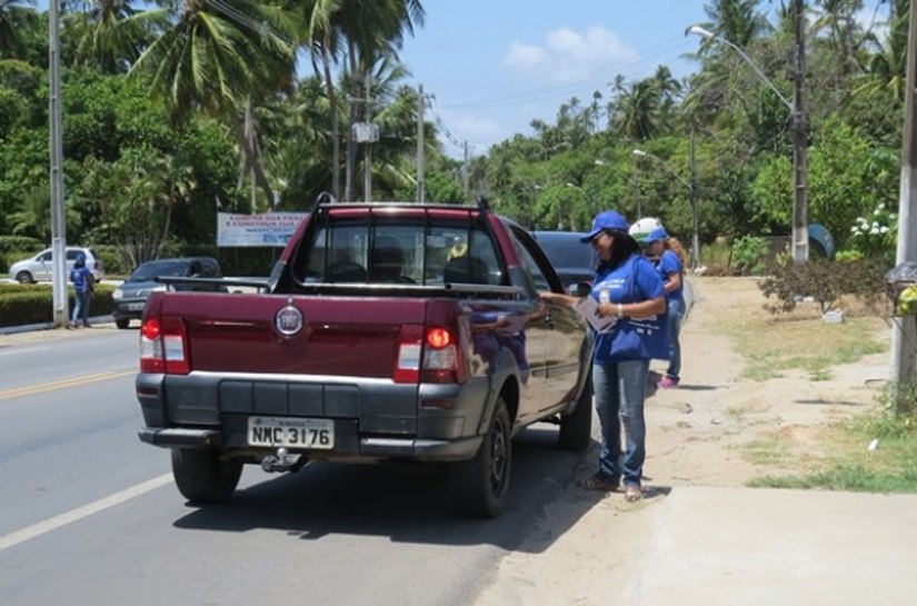 DER conscientiza mais de 400 condutores em blitz na AL-101 Norte
