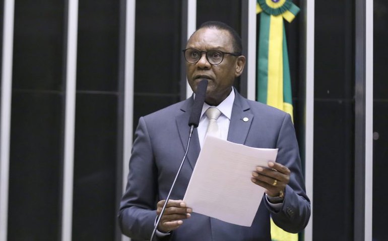 Comissão aprova criação de programa nacional contra o etarismo