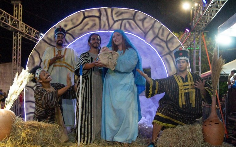 Celebrações natalinas encantam e atraem famílias para o Bosque das Arapiracas