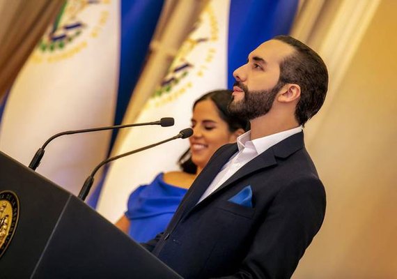 Presidente salvadorenho comemora vitória antes de divulgação de resultados oficiais