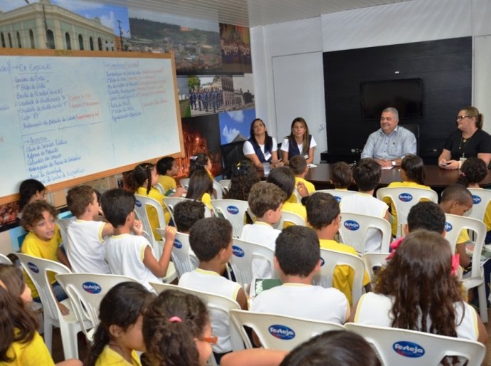 George Clemente participa de bate-papo com alunos da Escola Conceição Lyra