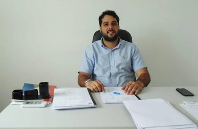 Prefeito Arthur Freitas realiza pagamento do 13º dos servidores ativos e inativos de Santana do Mundaú  