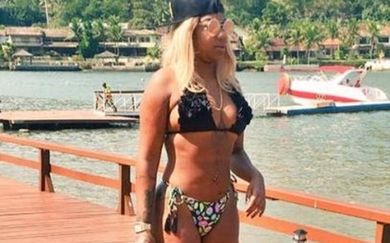 Ludmilla surpreende com foto de biquíni e ganha elogios na web
