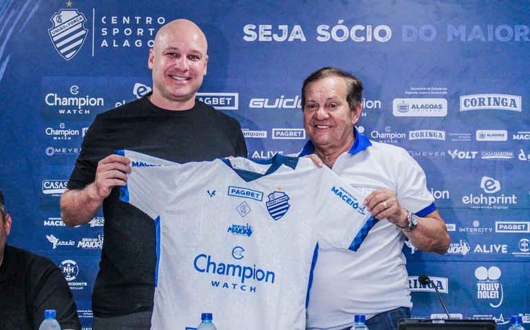 CSA apresenta Rogério Corrêa como técnico do time principal