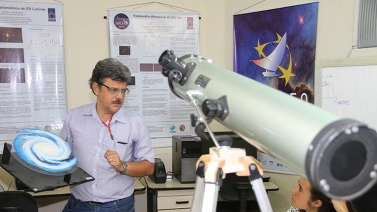 Escola de tempo integral oferecerá curso de Fundamentos de Astronomia