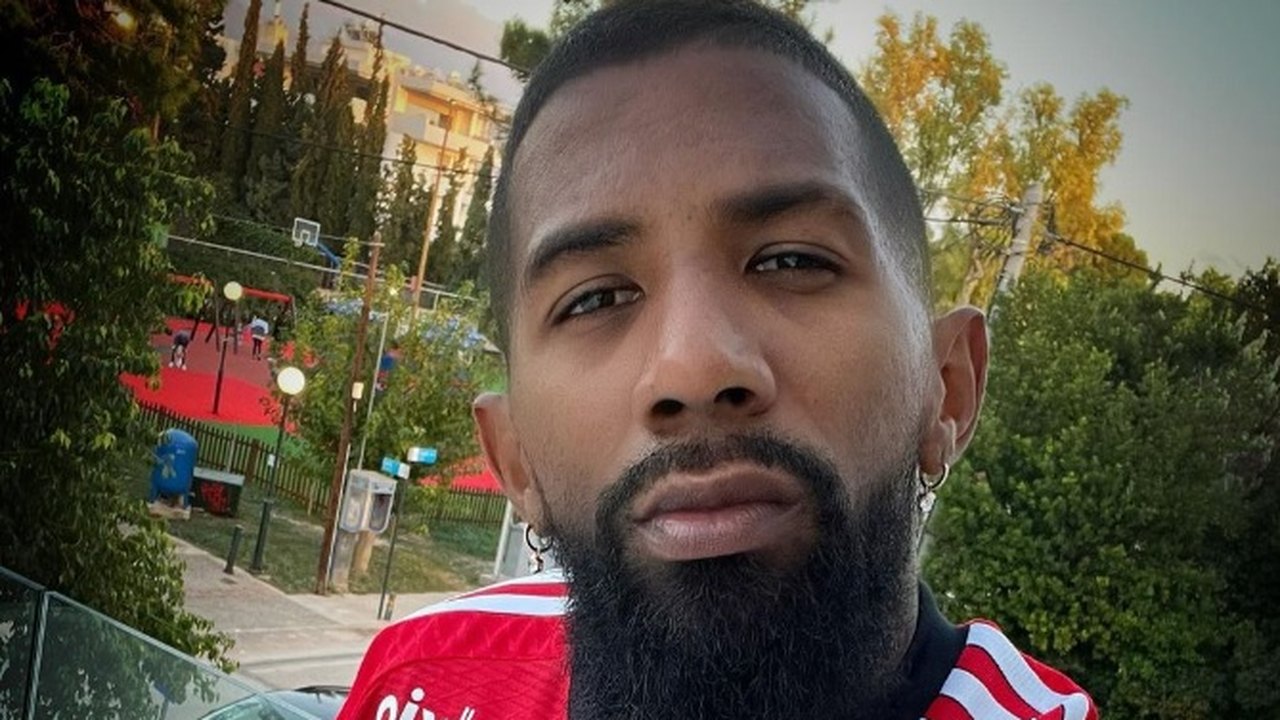 Rodinei, ex-Flamengo, é eleito o melhor lateral direito do último Campeonato Grego