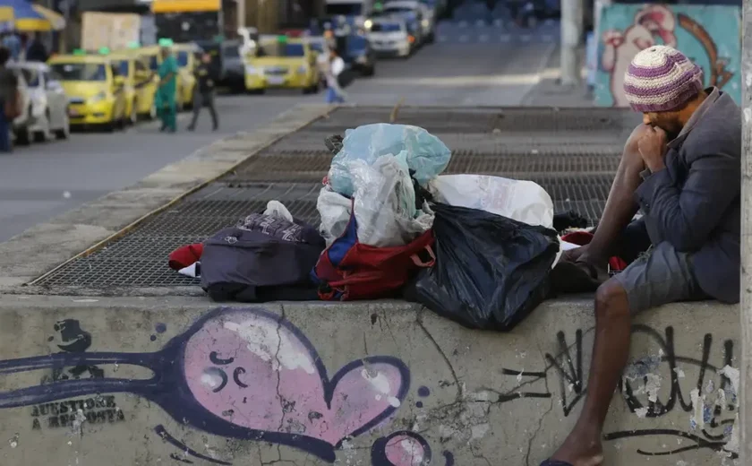 Juíza proíbe abordagem noturna de população de rua do Rio de Janeiro