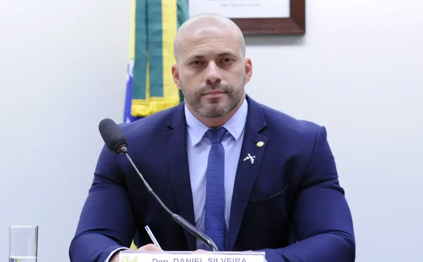 Moraes aguarda informações para avaliar liberdade condicional de Daniel Silveira