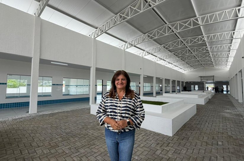 Prefeita Ziane Costa divulga evolução das obras na Escola Manoel Menezes e destaca o 'antes e depois' da unidade