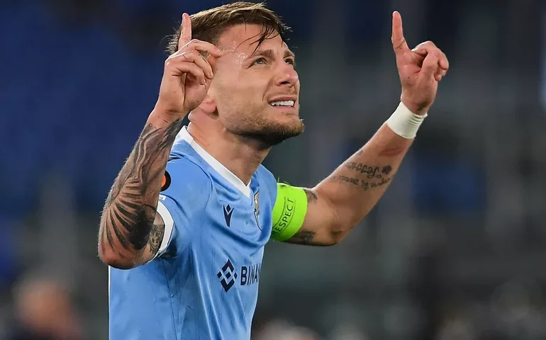Immobile, da Lazio, sofre fratura exposta na costela após acidente de carr em Roma