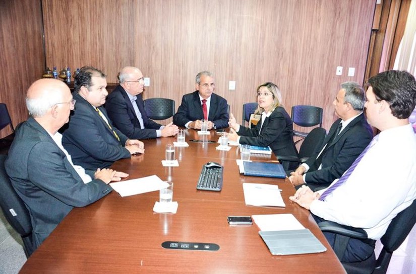 Secretários e controladora geral do Estado se reúnem com Otávio Lessa