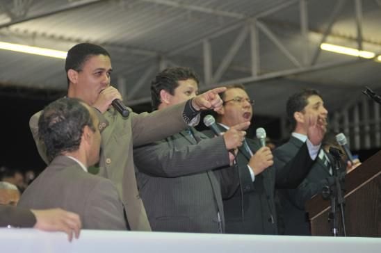 Quarteto Gileade louvando a Deus