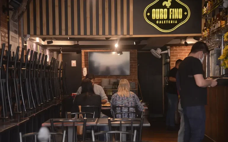 Sai o expresso e entra o 'smothie': com onda de calor, bebidas geladas são a preferência nas cafeterias 