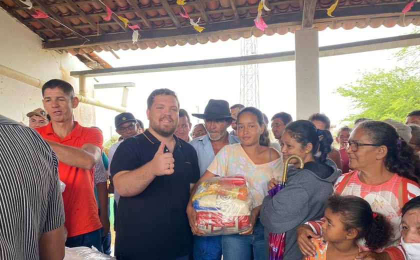 Traipu Carinhoso: Prefeitura distribui cestas básicas para centenas de famílias