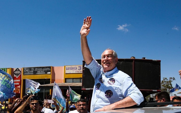 Ciro Gomes faz campanha de rua esvaziada no DF