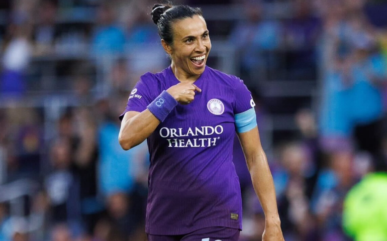 Marta pretende jogar por ao menos mais 2 anos e acha possível defender o Corinthians no futuro