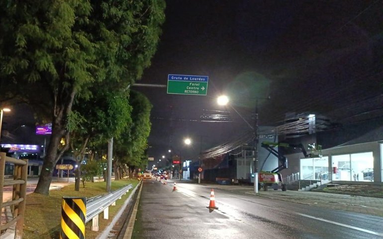 DMTT mantém instalação de guarda-corpo em vias de Maceió