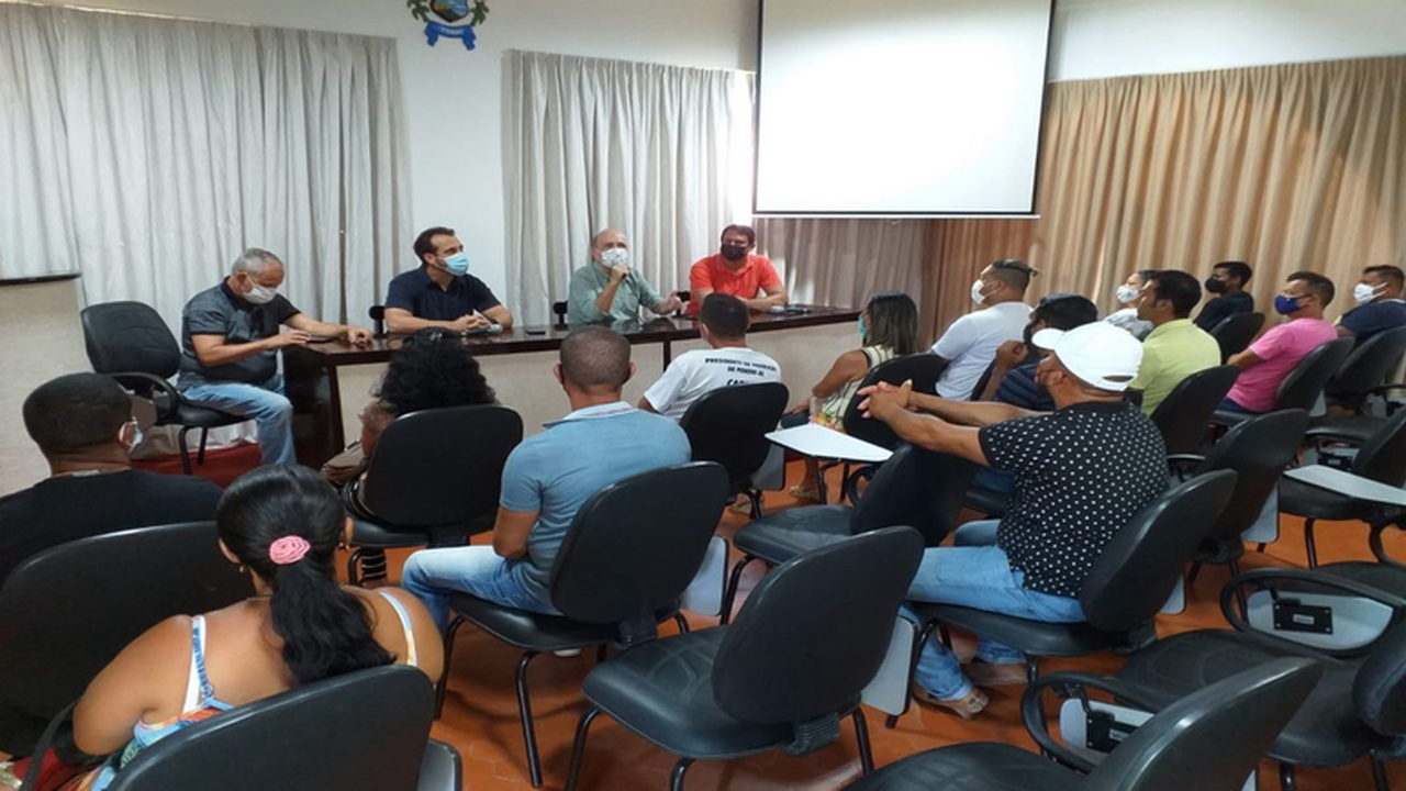 Ronaldo Lopes divulga investimentos durante reunião com representantes de associações de bairros