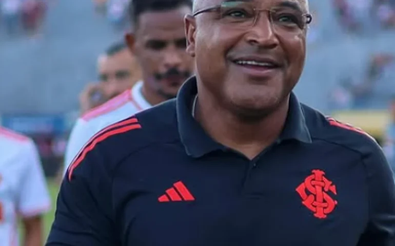 Roger Machado diz que Inter briga pelo título e defende técnico brasileiro na seleção