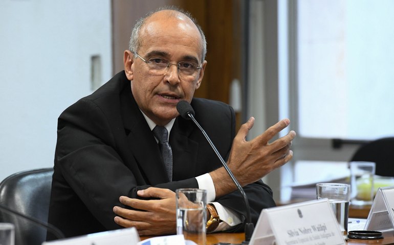 Presidente do CFM responde à pedido de investigação de ex-ministro da Saúde