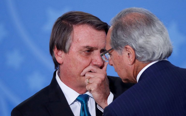 Campanha de Bolsonaro prevê retomar projeto da Carteira Verde Amarela