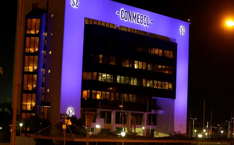 Como a Conmebol agiu em resposta ao racismo em casos registrados nos últimos anos