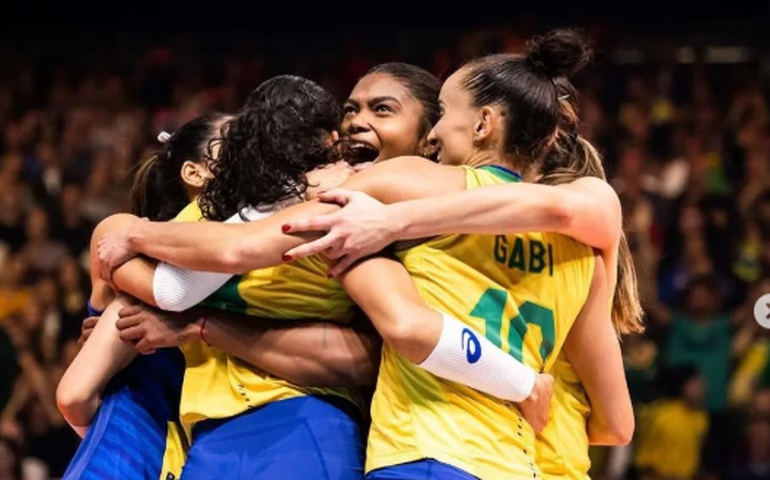 Seleção feminina leva susto, mas vira sobre a França e avança às oitavas no Mundial de vôlei