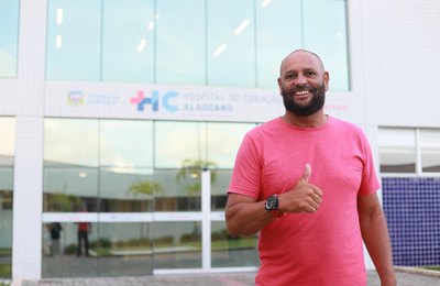 Paciente do Hospital do Coração Alagoano celebra recuperação após infarto durante atividade física