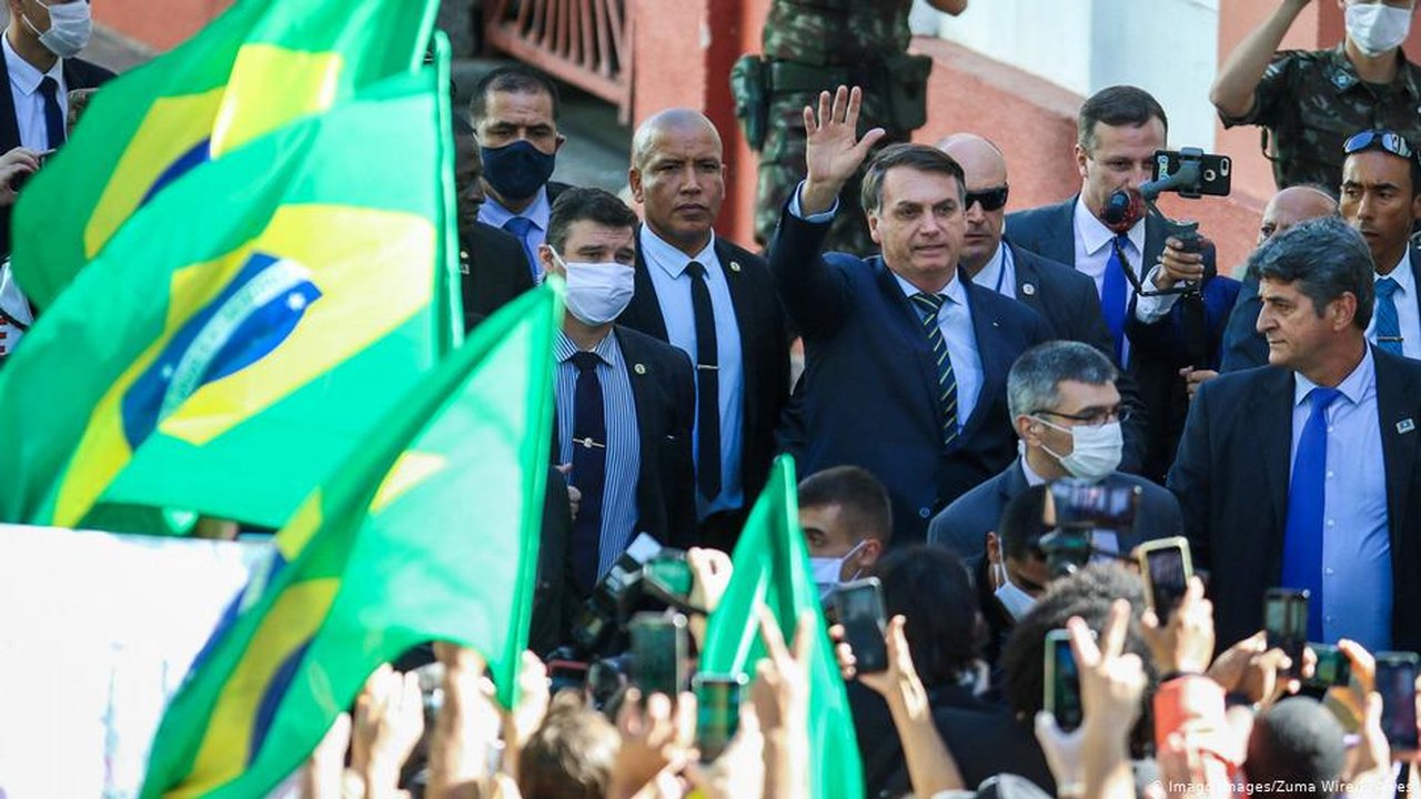 Bolsonaro perdeu “compasso moral” em meio a pandemia, diz revista “The Lancet”