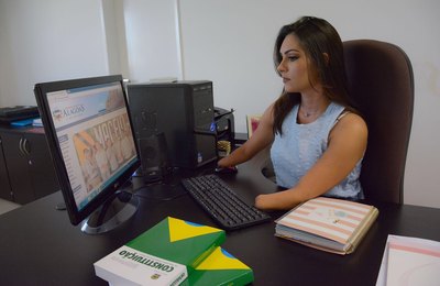 Thaise Guedes pede recuperação da AL-105 que liga Porto Calvo a Jacuípe