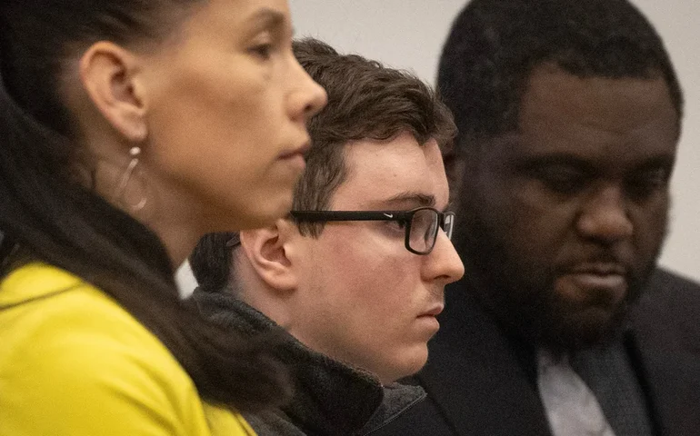 Juiz condena adolescente à prisão perpétua por tiroteio em massa na Carolina do Norte que matou 5