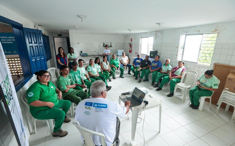 Secretaria do Trabalho inicia capacitação de catadores de materiais recicláveis