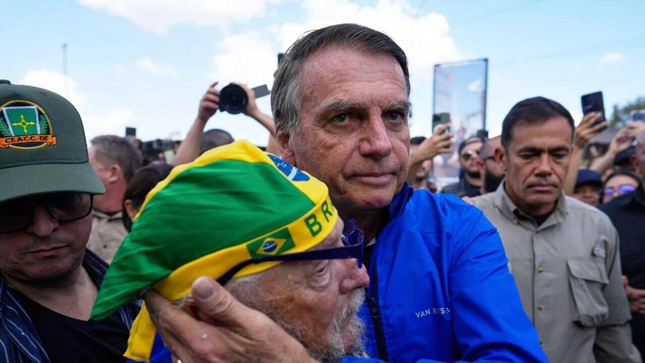 Mídia: governo do Brasil avalia que Trump busca influenciar política brasileira e planeja ações além de Bolsonaro