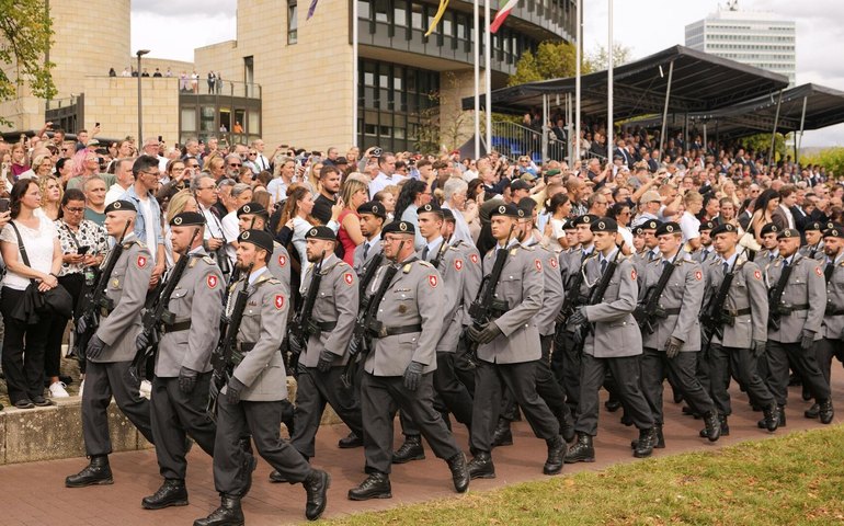 Mídia: impasse sobre serviço militar expõe fragilidade da coalizão de Merz e divide governo alemão