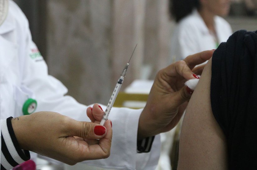 Vacina nacional contra covid está em fase avançada, diz ministra