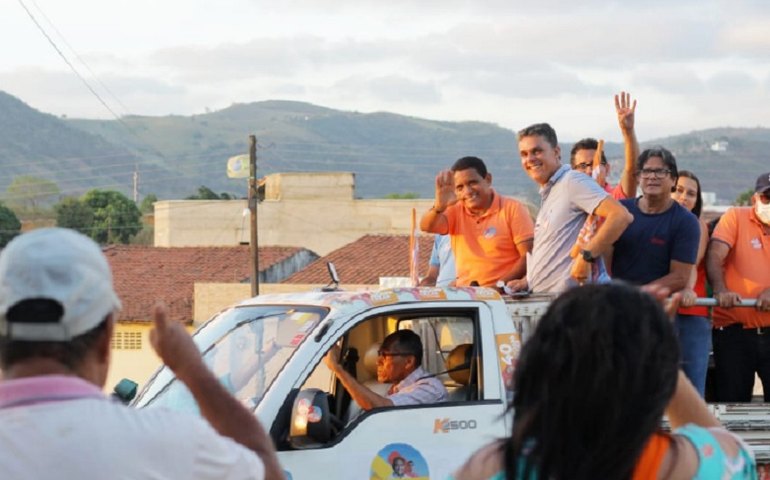 Júlio Cezar visita Sabiá em agenda de campanha desta sexta