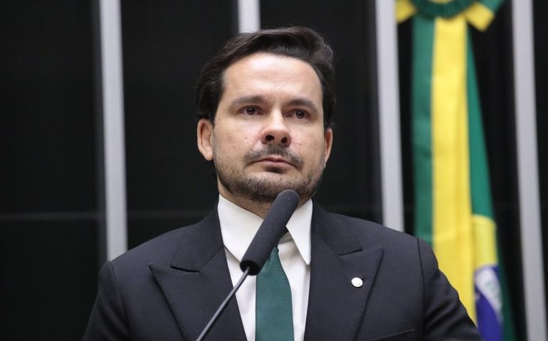 Projeto cria programa nacional para monitorar e enfrentar casos de violência contra idosos