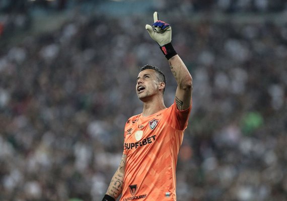 Fábio vira jogador com mais partidas disputadas no futebol mundial