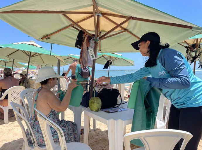 Projeto Nossa Praia promove ação de conscientização ambiental na Praia do Gunga