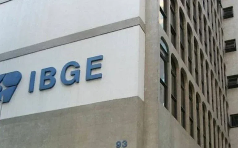 Indústria de transformação recua 0,3% em agosto ante julho, revela IBGE