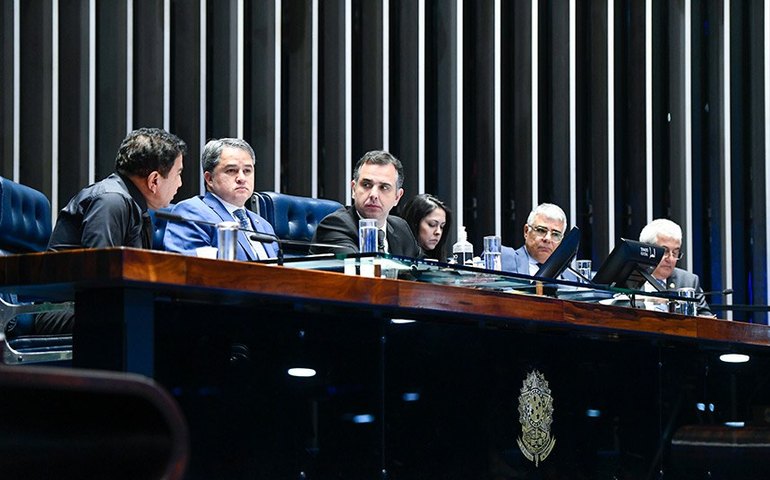 Congresso é o Poder legítimo para decidir sobre droga, aponta debate