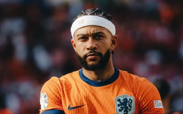 Técnico da Holanda é cauteloso ao falar sobre Depay no Corinthians, mas admite: 'Liga é forte'