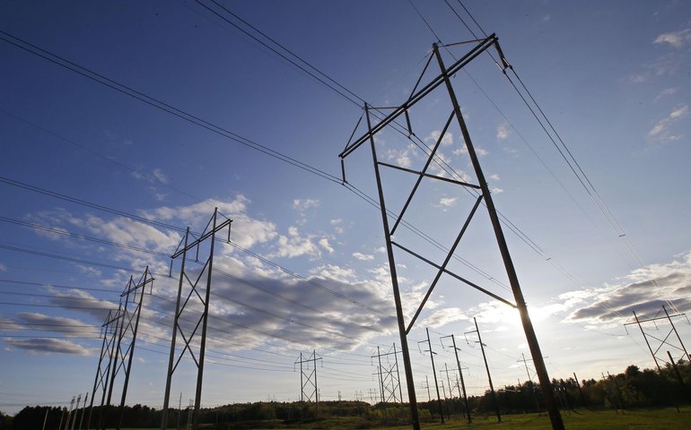 Governo alerta para impacto de R$ 525 bilhões na conta de luz após Congresso derrubar veto