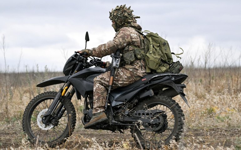 Ucrânia aumenta ataques a grupos motorizados russos, tentando parar avanço na RPD, diz militar russo