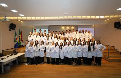 Cerimônia do jaleco marca nova etapa na formação de estudantes de Fisioterapia do Cesmac