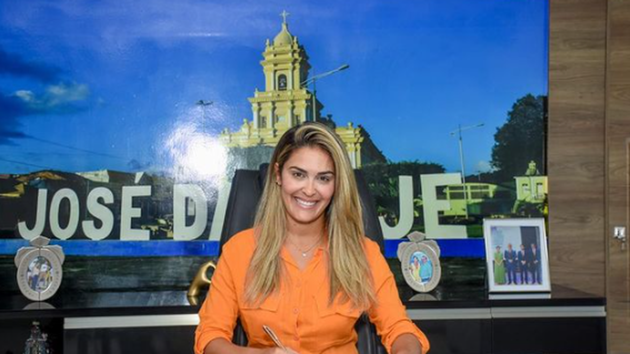 Prefeita Ângela Vanessa antecipa salário de dezembro e anuncia abono salarial da Educação na Laje