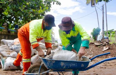 Rua Gerusa Bastos, em Ipioca, segue recebendo ações emergenciais