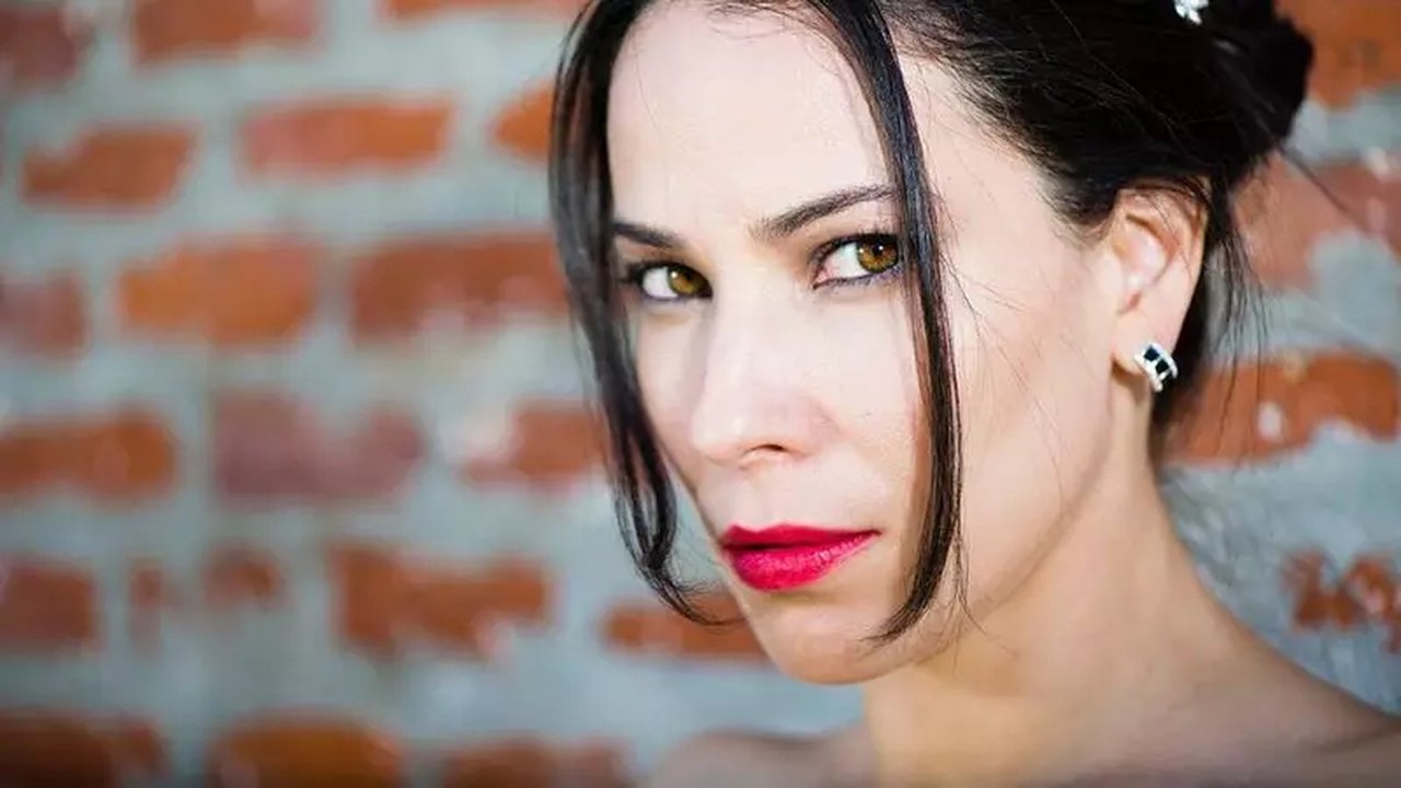 Aos 48 anos, morre brasileira Jossara Jinaro, atriz de “Plantão Médico”