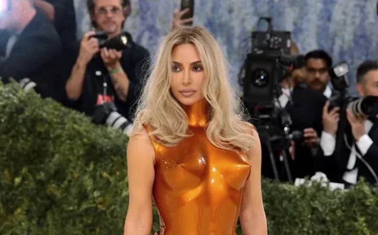 Kim Kardashian leva o estilo WAG à Fórmula 1: o que significa sigla associada à namorada de Lewis Hamilton